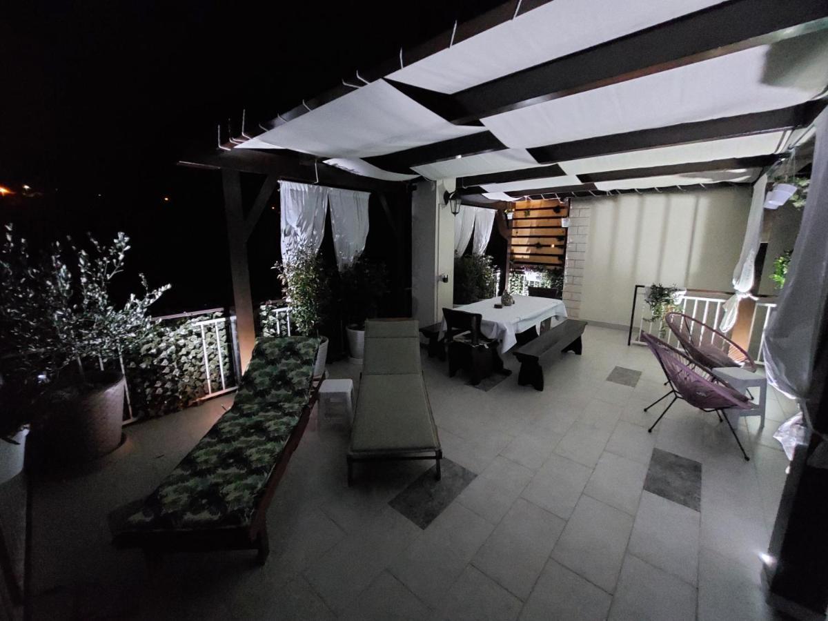 Apartments 2D Grebastica Luaran gambar