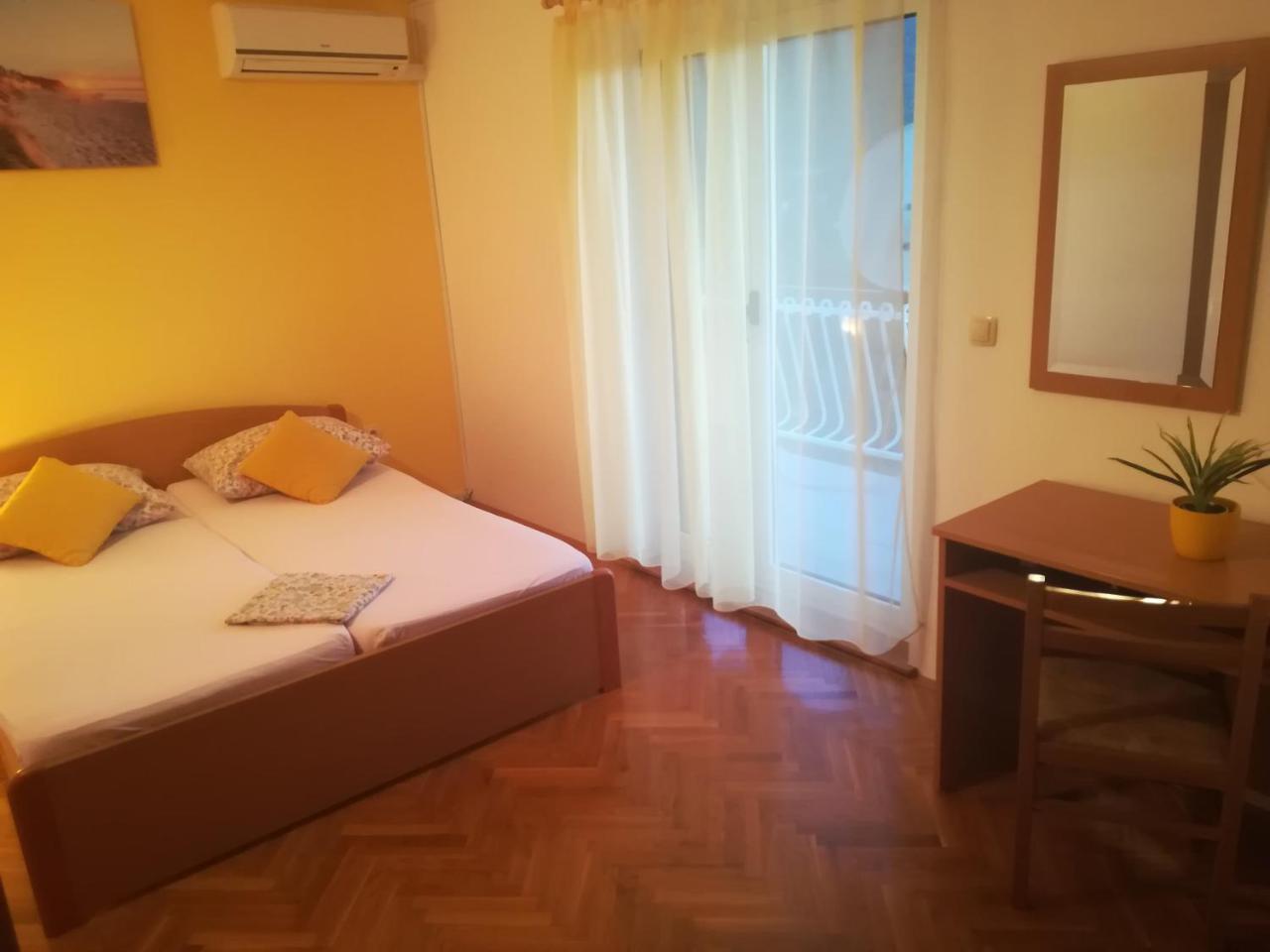 Apartments 2D Grebastica Luaran gambar