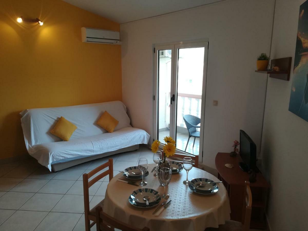 Apartments 2D Grebastica Luaran gambar