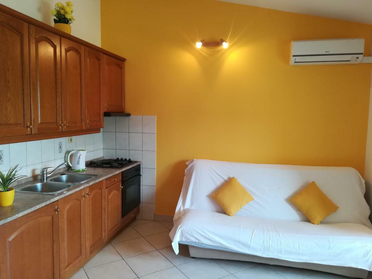 Apartments 2D Grebastica Luaran gambar
