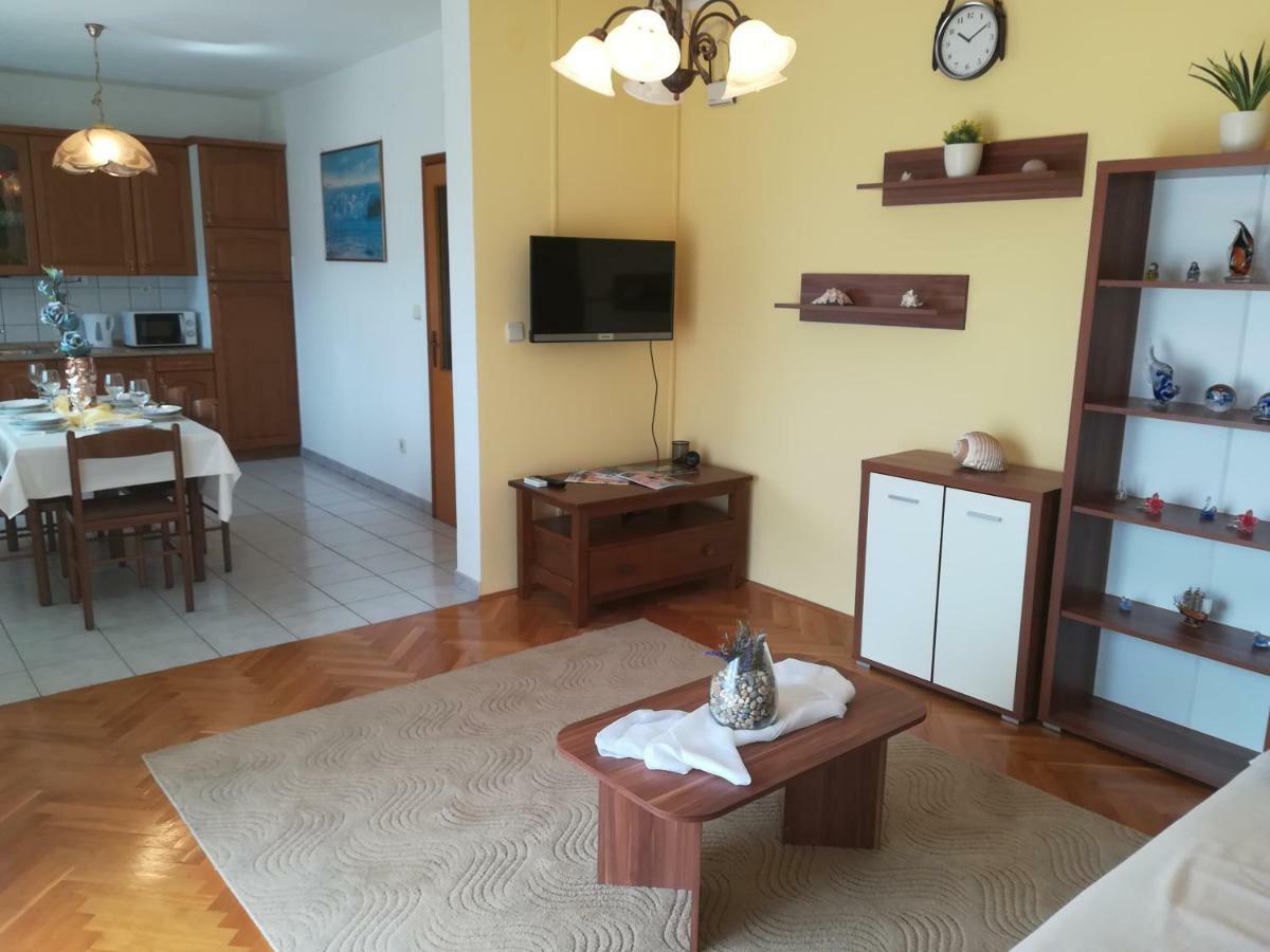 Apartments 2D Grebastica Luaran gambar